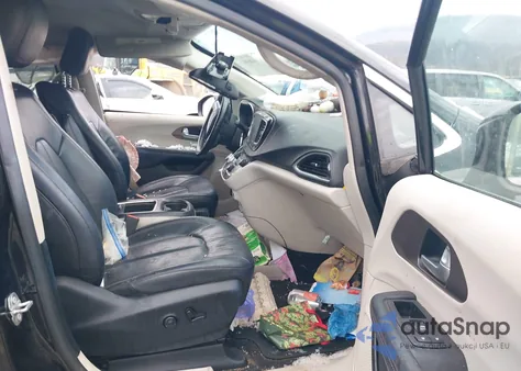 2017 Chrysler Pacifica Touring-L Plus z USA, uszkodzony, nr VIN 2C4RC1EG0HR669333